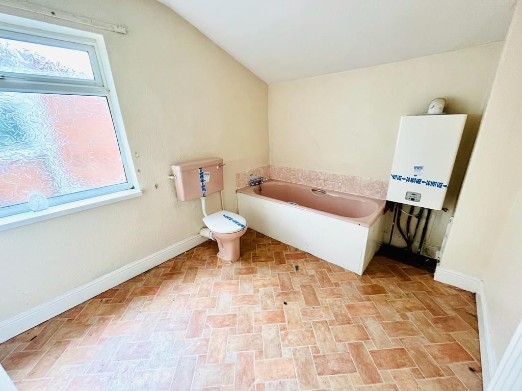 2 bed terraced house for sale in Drake Street, Gainsborough DN21, £59,950