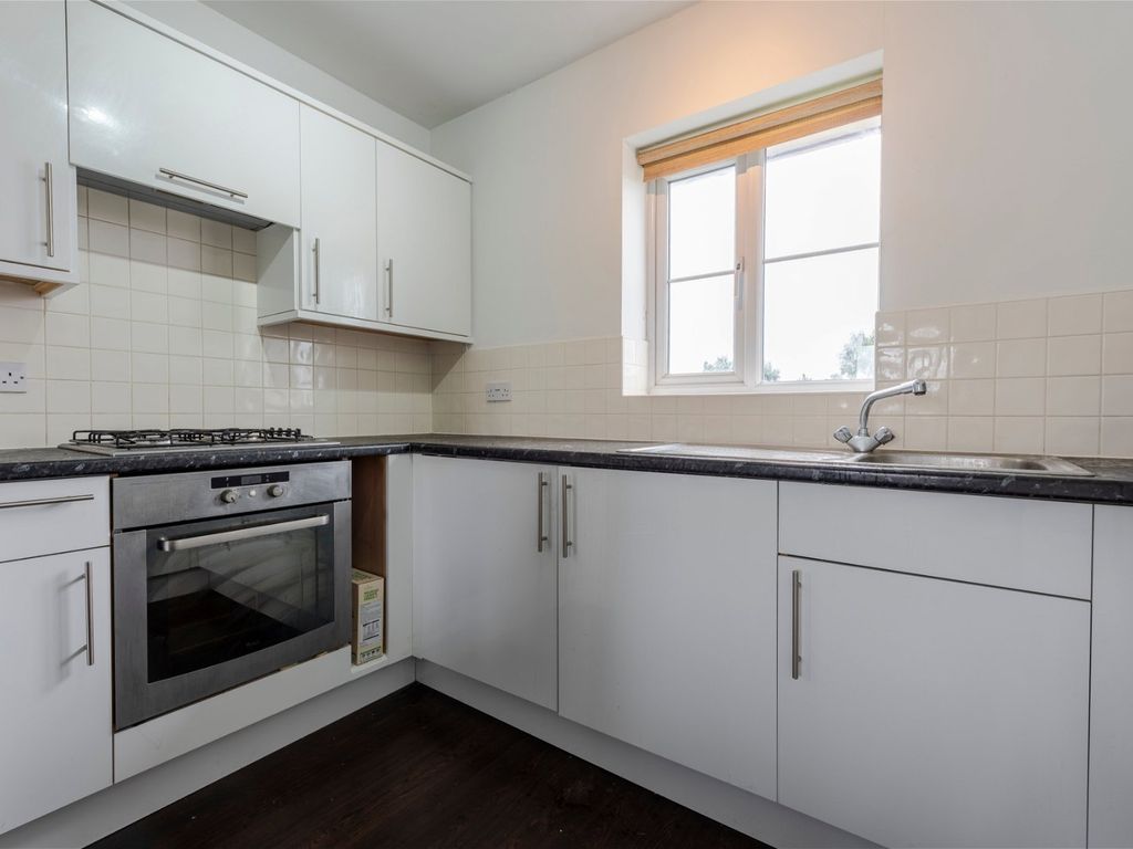 1 bed flat for sale in Field View House, Railway Walk, Bromsgrove B60, £135,000