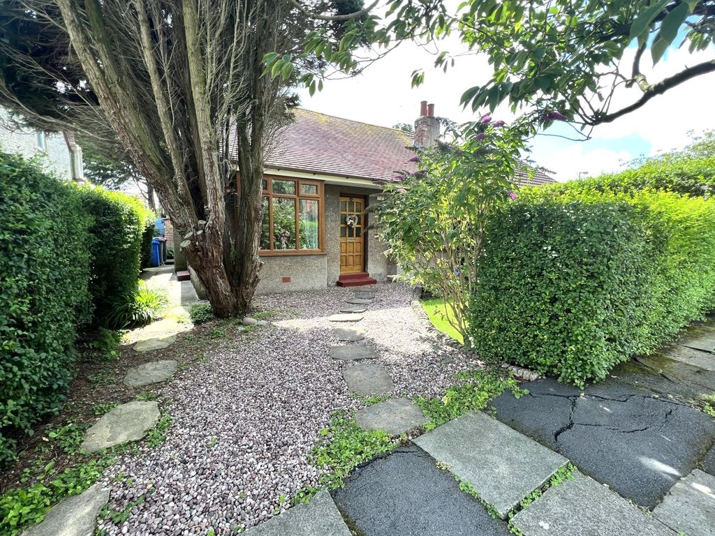2 bed bungalow for sale in Stanah Gardens, Thornton FY5, £150,000