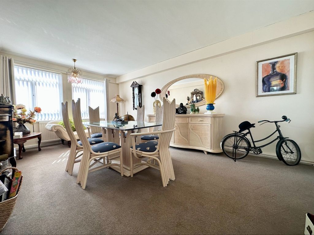 3 bed flat for sale in The Conge, Great Yarmouth NR30, £170,000