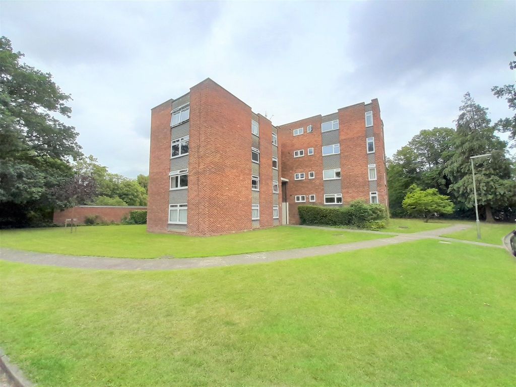 2 bed flat for sale in Church Road, Frimley, Camberley GU16, £240,000