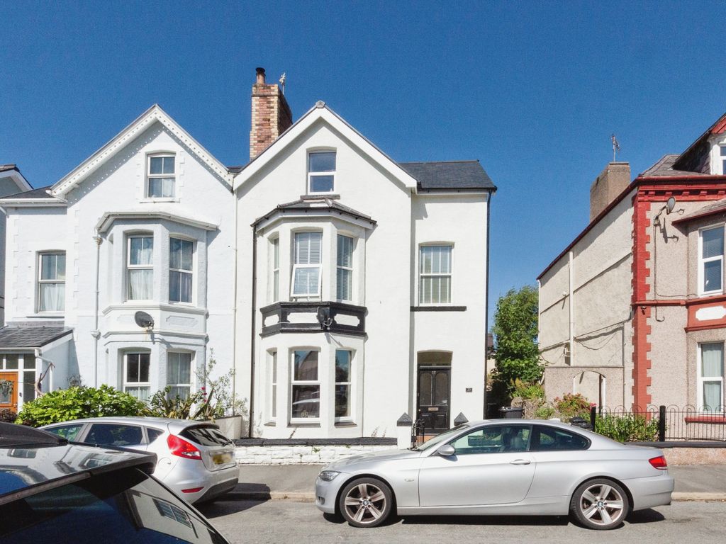 2 bed flat for sale in Caroline Road, Llandudno, Conwy LL30, £125,000