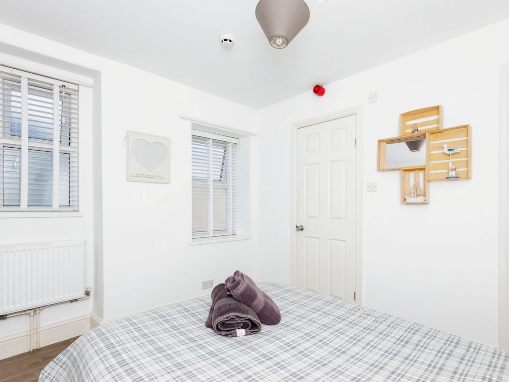 2 bed flat for sale in Caroline Road, Llandudno, Conwy LL30, £125,000