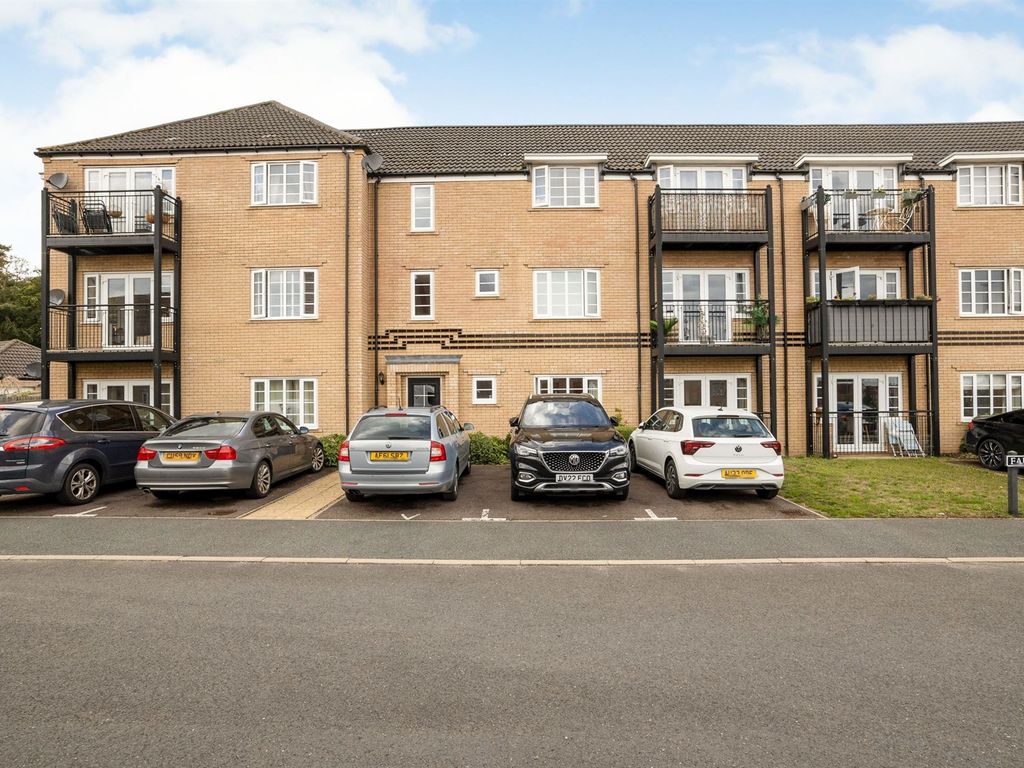 2 bed flat for sale in Fairway, Costessey, Norwich NR8, £170,000