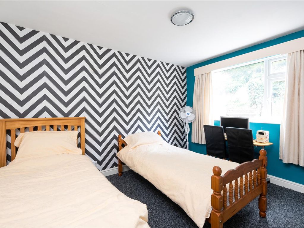 2 bed flat for sale in Hayden Close, Bath BA2, £275,000