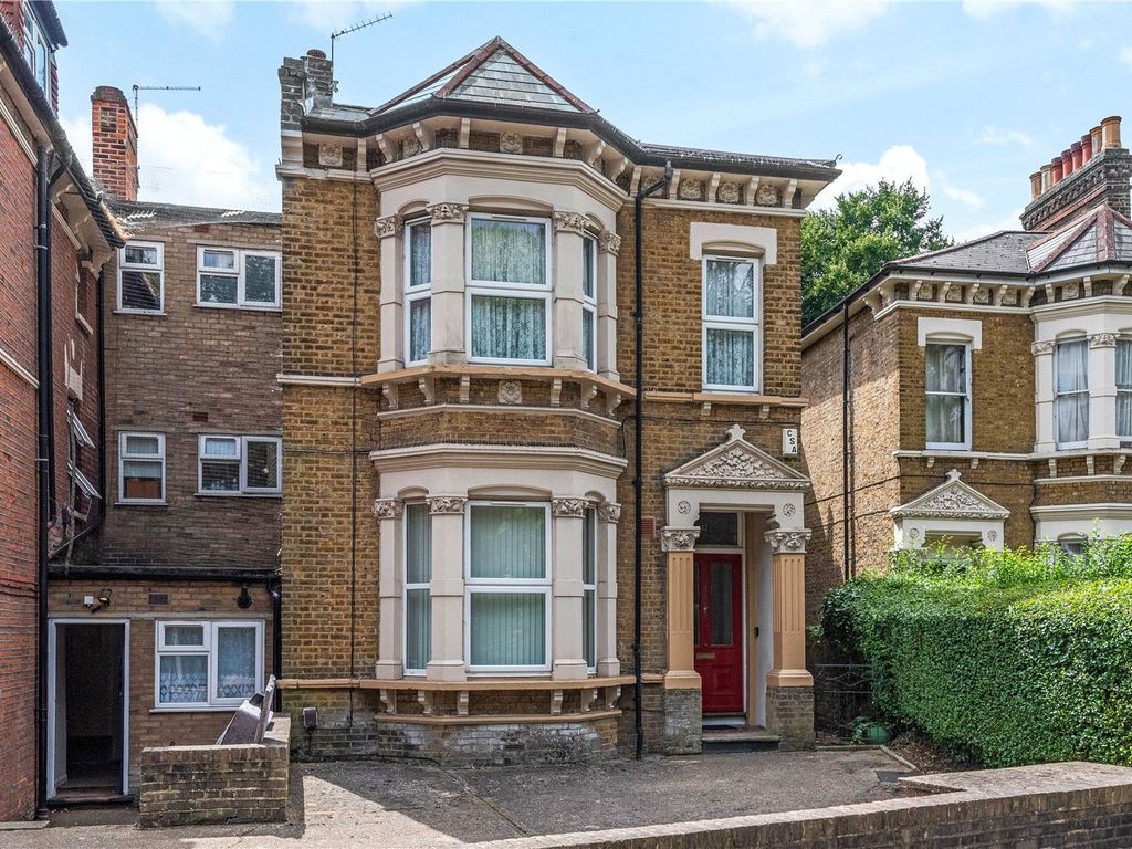 1 bed flat for sale in Bromley Road, Beckenham BR3, £275,000