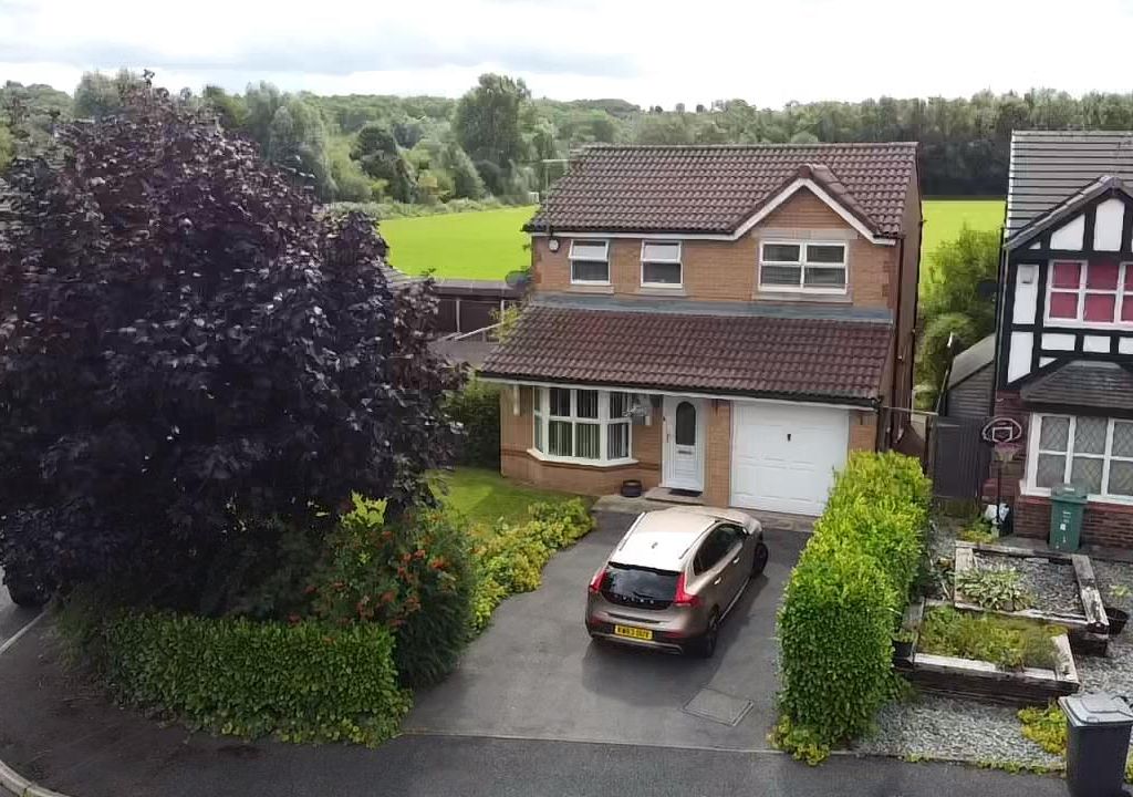3 bed detached house for sale in Parkside Close, Radcliffe, Manchester M26, £300,000