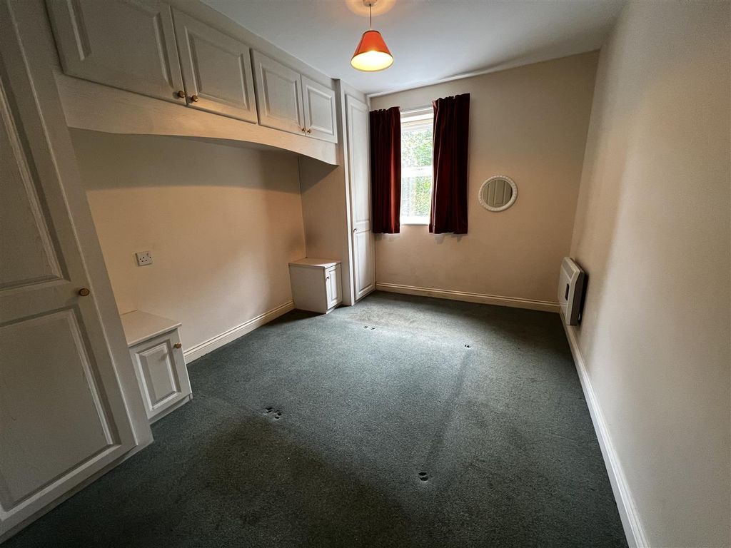 2 bed flat for sale in St. Giles Close, Gilesgate, Durham DH1, £160,000