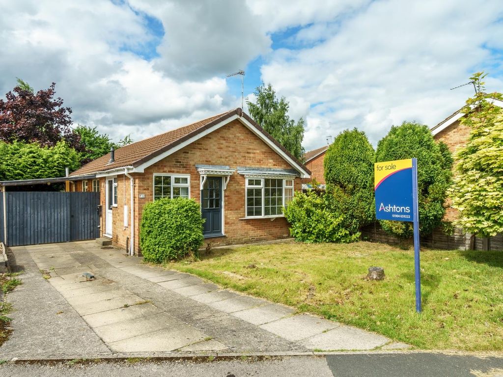 2 bed detached bungalow for sale in Knapton Close, Strensall, York YO32, £250,000