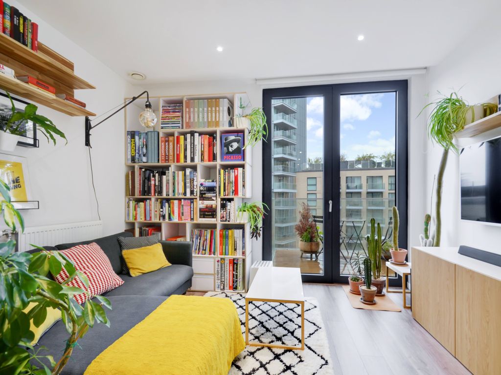 1 bed flat for sale in Alie Street, London E1, £147,500