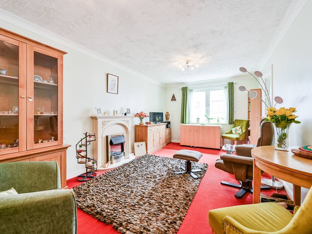 1 bed flat for sale in Whitburn Road, Lewisham, London SE13, £140,000