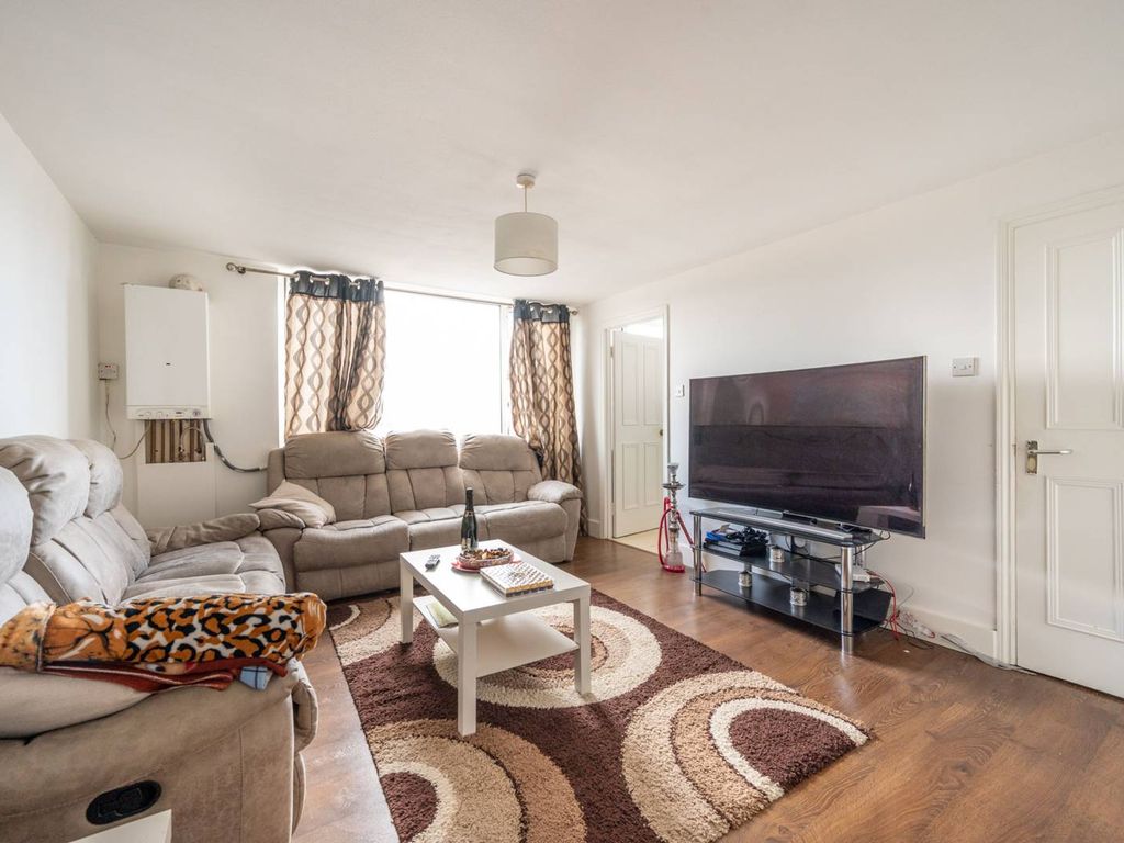 1 bed flat for sale in Russell House, East Ham, London E6, £240,000