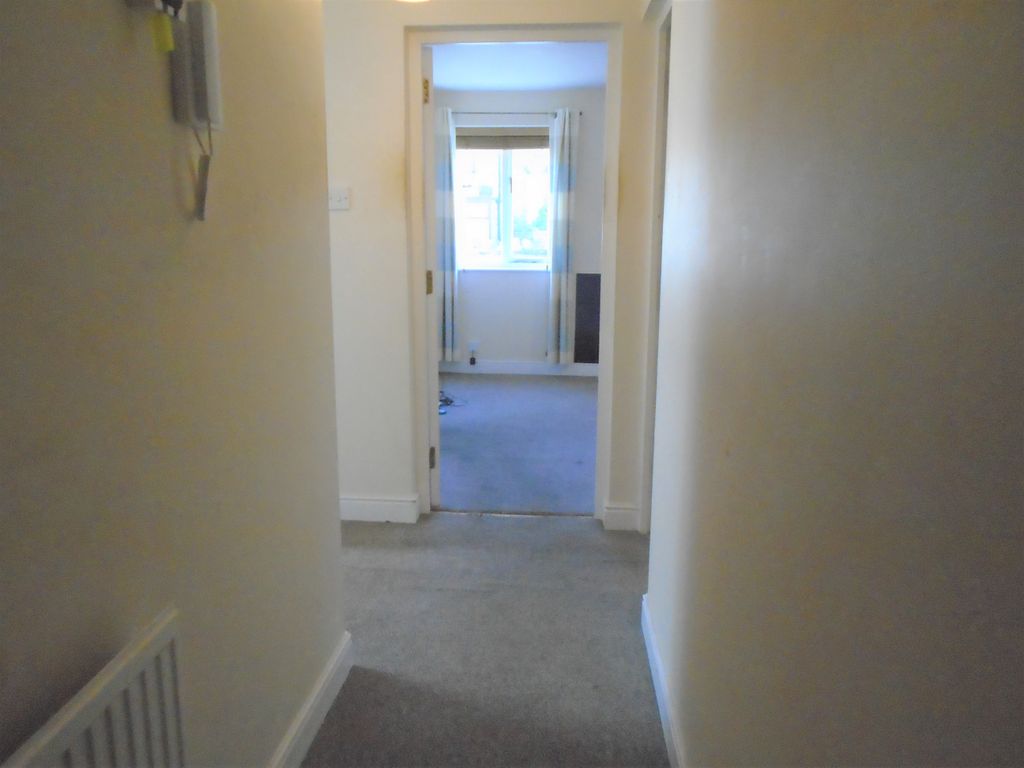 2 bed flat for sale in Neville Street, Ulverston LA12, £115,000