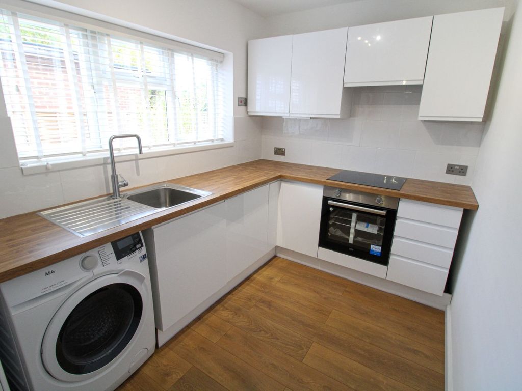 3 bed maisonette for sale in Stratford Road, Shirley, Solihull B90, £170,000