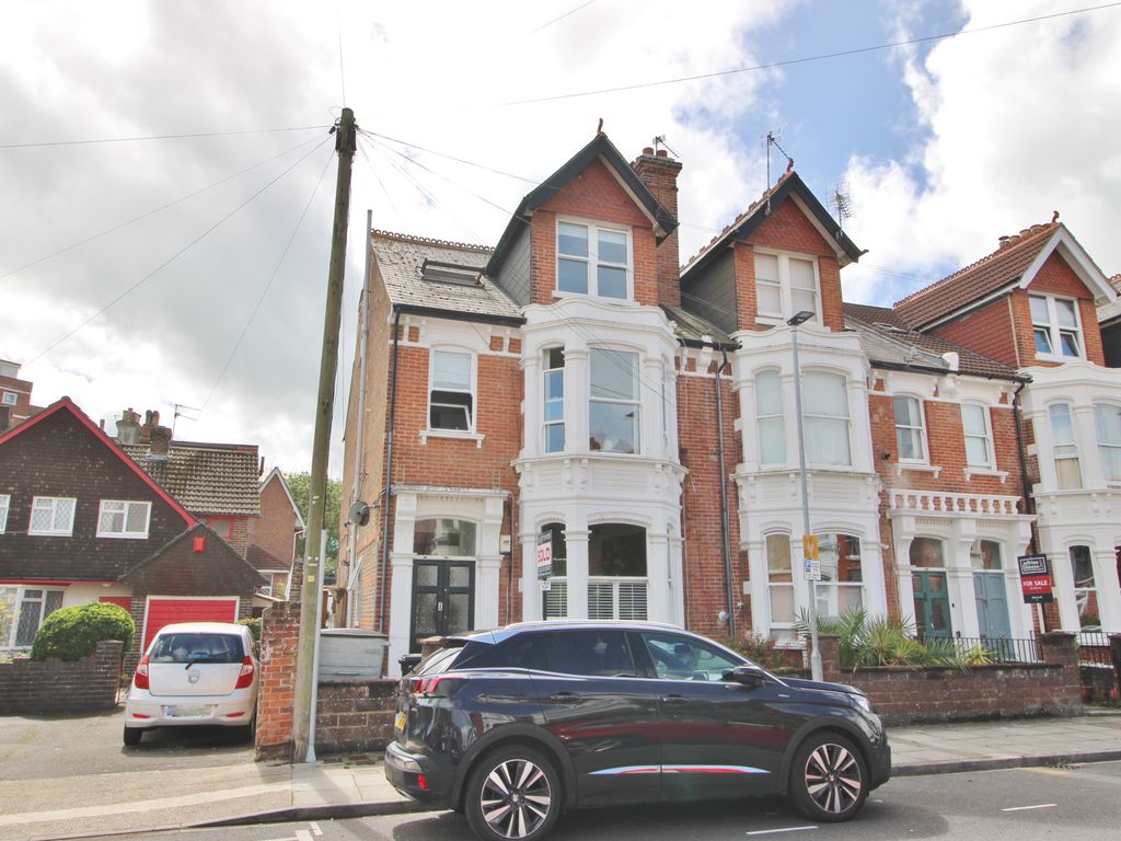 2 bed flat for sale in Whitwell Road, Southsea PO4, £150,000