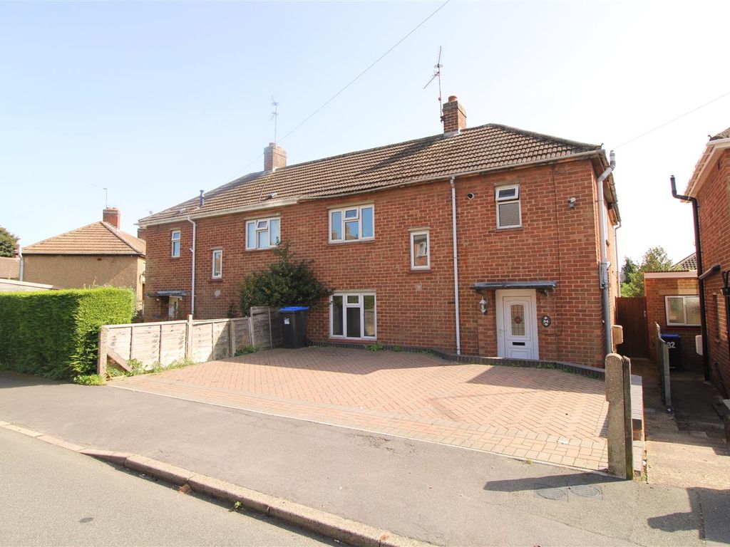 4 bed property for sale in Elizabeth Road, Daventry NN11, £210,000