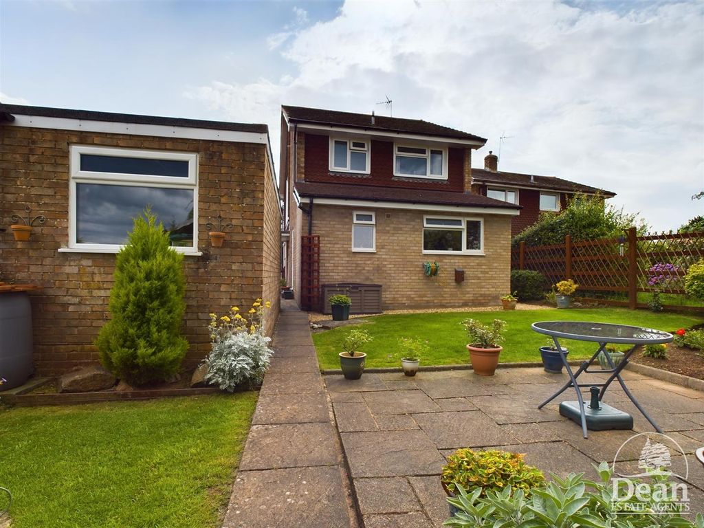 3 bed detached house for sale in Meadow Walk, Sling, Coleford GL16, £300,000