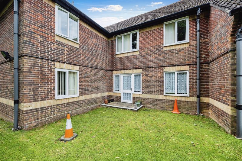 1 bed flat for sale in Copper Beeches, Denmead PO7, £125,000