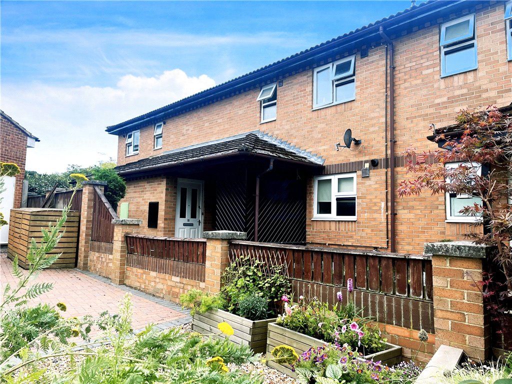 1 bed maisonette for sale in Dowding Court, Lyon Road, Crowthorne RG45, £199,000