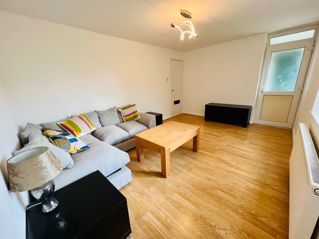 2 bed flat for sale in Threefields, Ingol, Preston PR2, £80,000