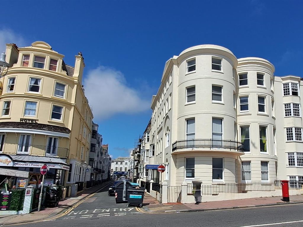 1 bed flat for sale in Marine Parade, Brighton BN2, £275,000