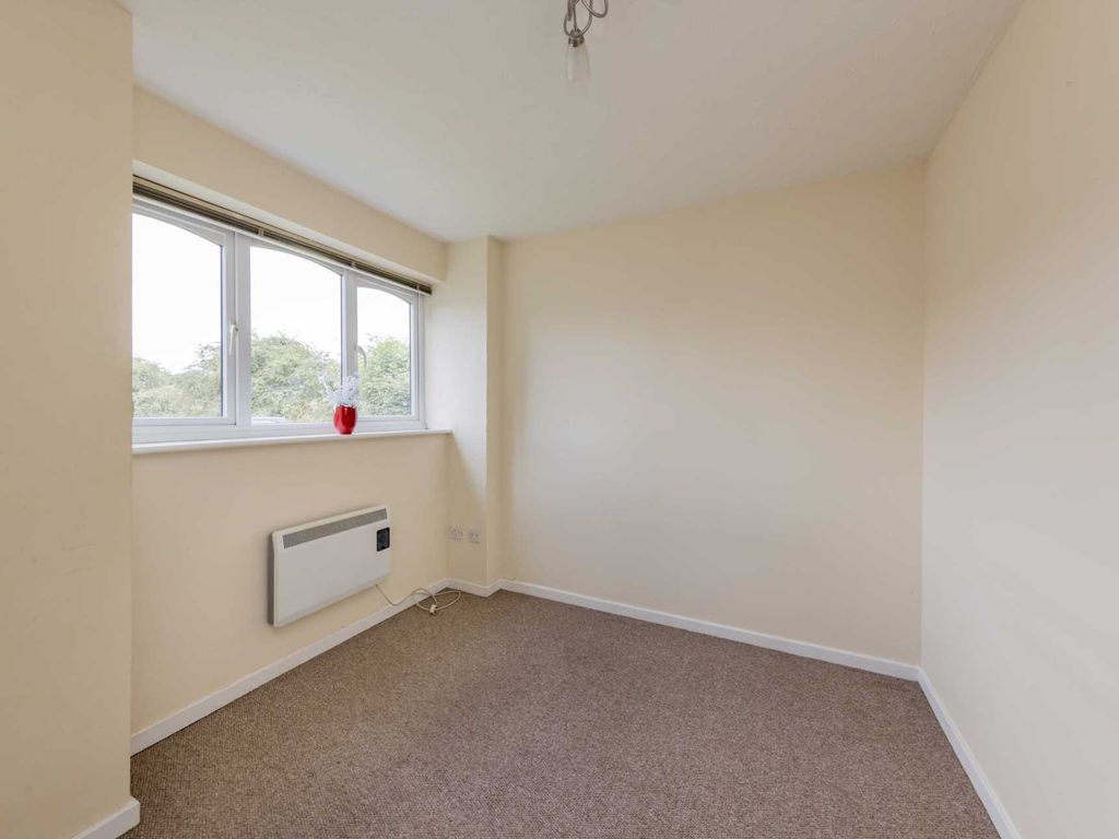 1 bed flat for sale in Kingfisher Close, Madeley CW3, £85,000