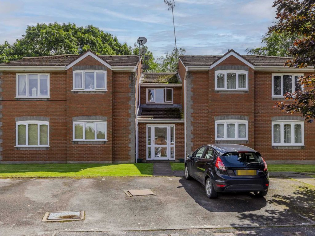 1 bed flat for sale in Kingfisher Close, Madeley CW3, £85,000