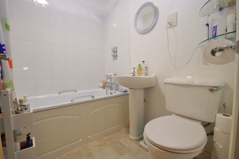 1 bed maisonette for sale in Dacre Close, Greenford UB6, £260,000