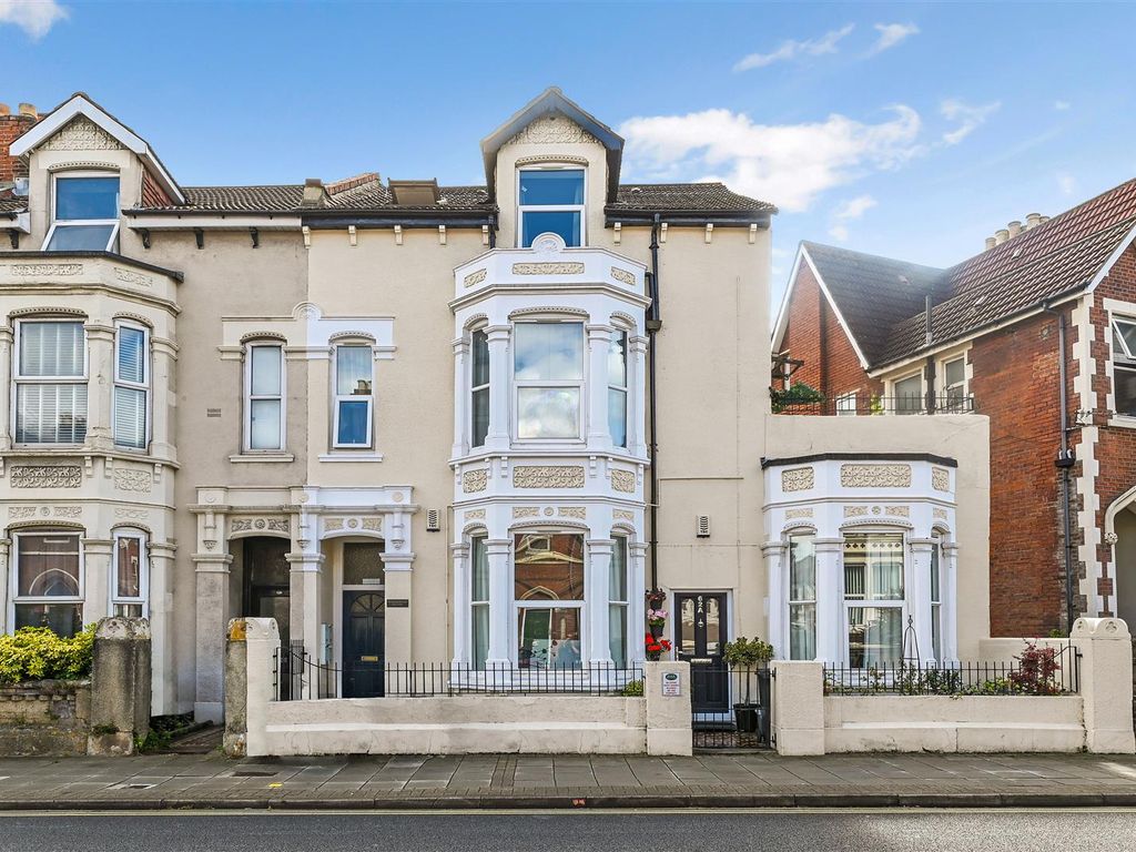 1 bed flat for sale in Victoria Road North, Southsea PO5, £140,000