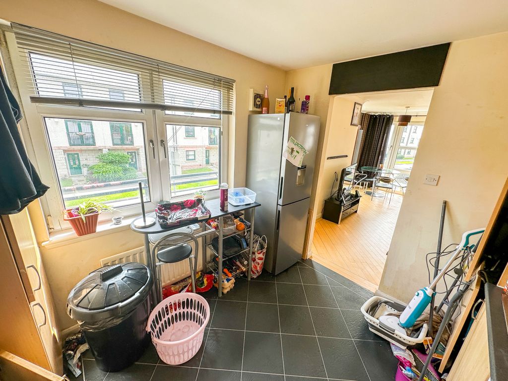 3 bed flat for sale in Grandholm Crescent, Aberdeen AB22, £150,000