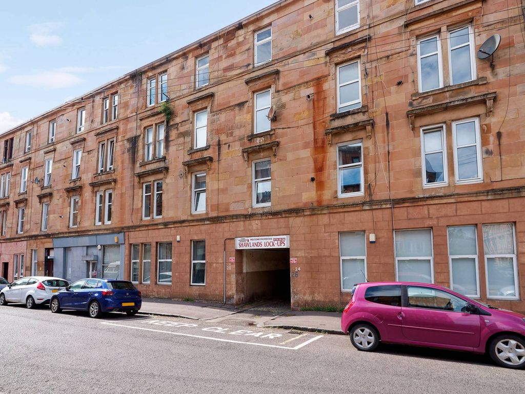 2 bed flat for sale in Deanston Drive, Glasgow G41, £174,000