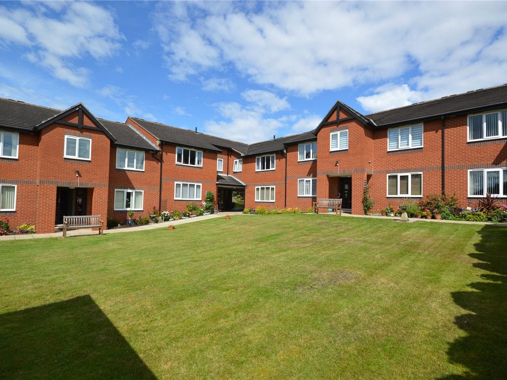 2 bed flat for sale in Grangefield Court, Garforth, Leeds LS25, £165,000