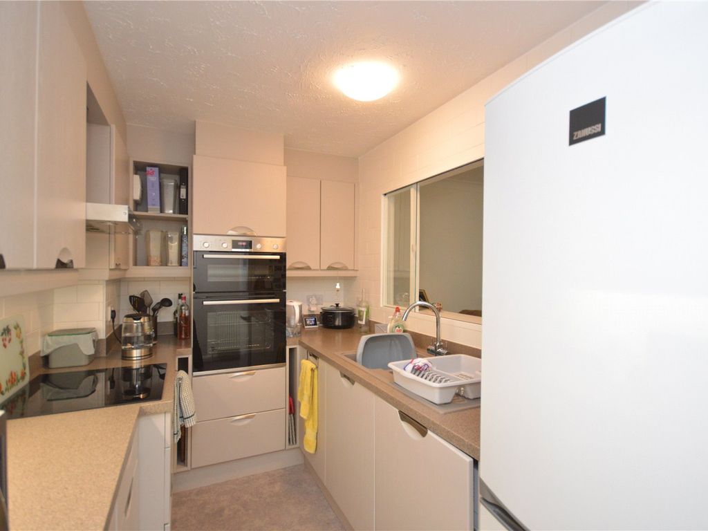 2 bed flat for sale in Grangefield Court, Garforth, Leeds LS25, £165,000