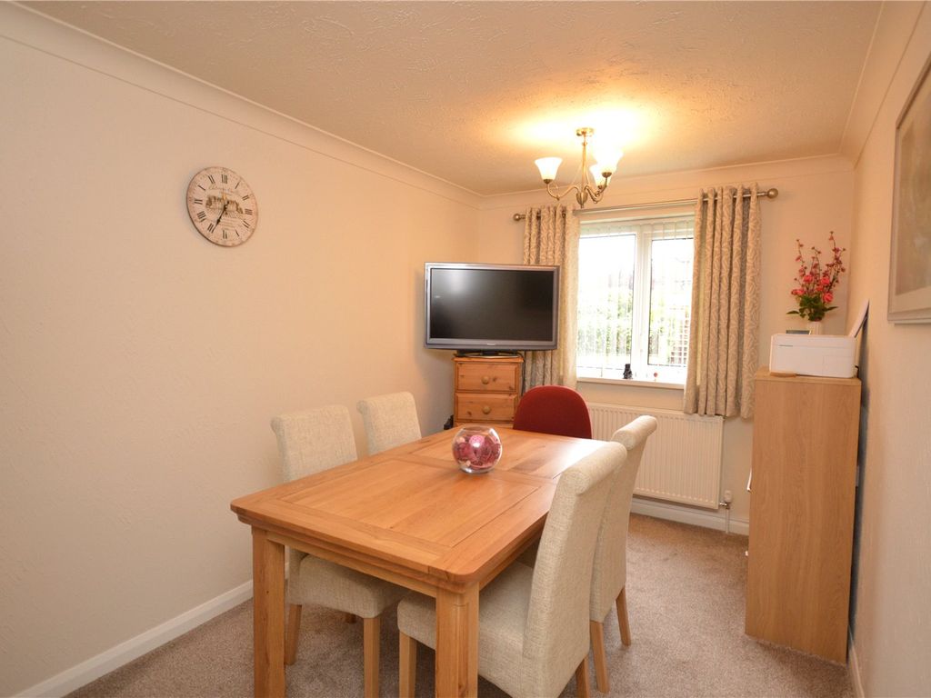 2 bed flat for sale in Grangefield Court, Garforth, Leeds LS25, £165,000