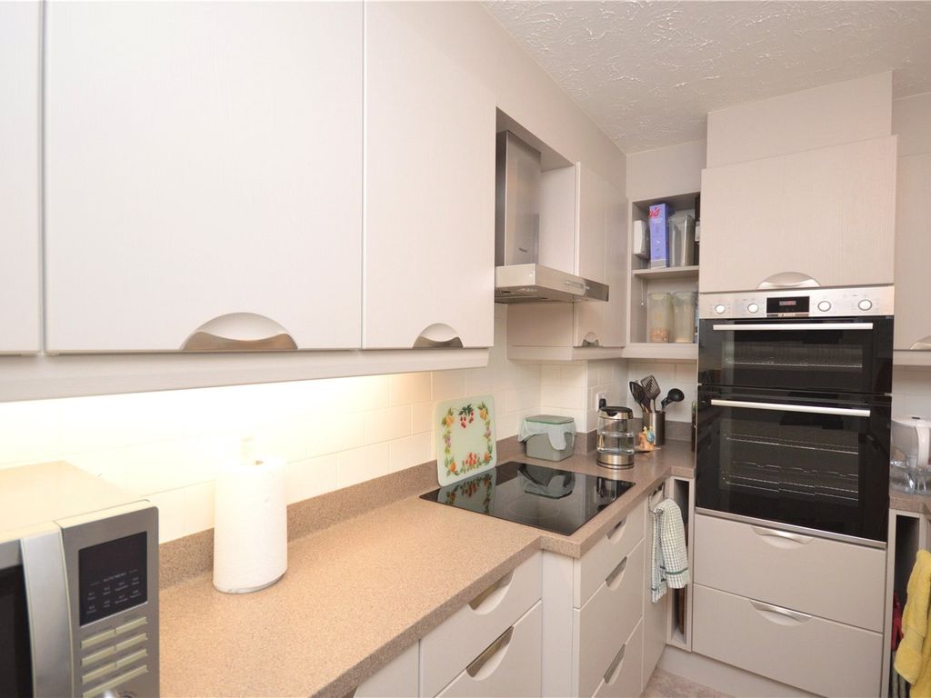 2 bed flat for sale in Grangefield Court, Garforth, Leeds LS25, £165,000