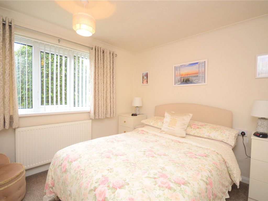 2 bed flat for sale in Grangefield Court, Garforth, Leeds LS25, £165,000