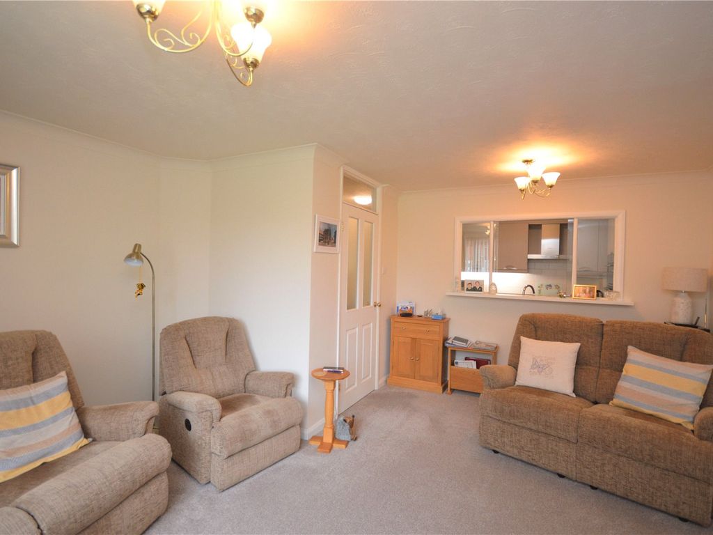 2 bed flat for sale in Grangefield Court, Garforth, Leeds LS25, £165,000