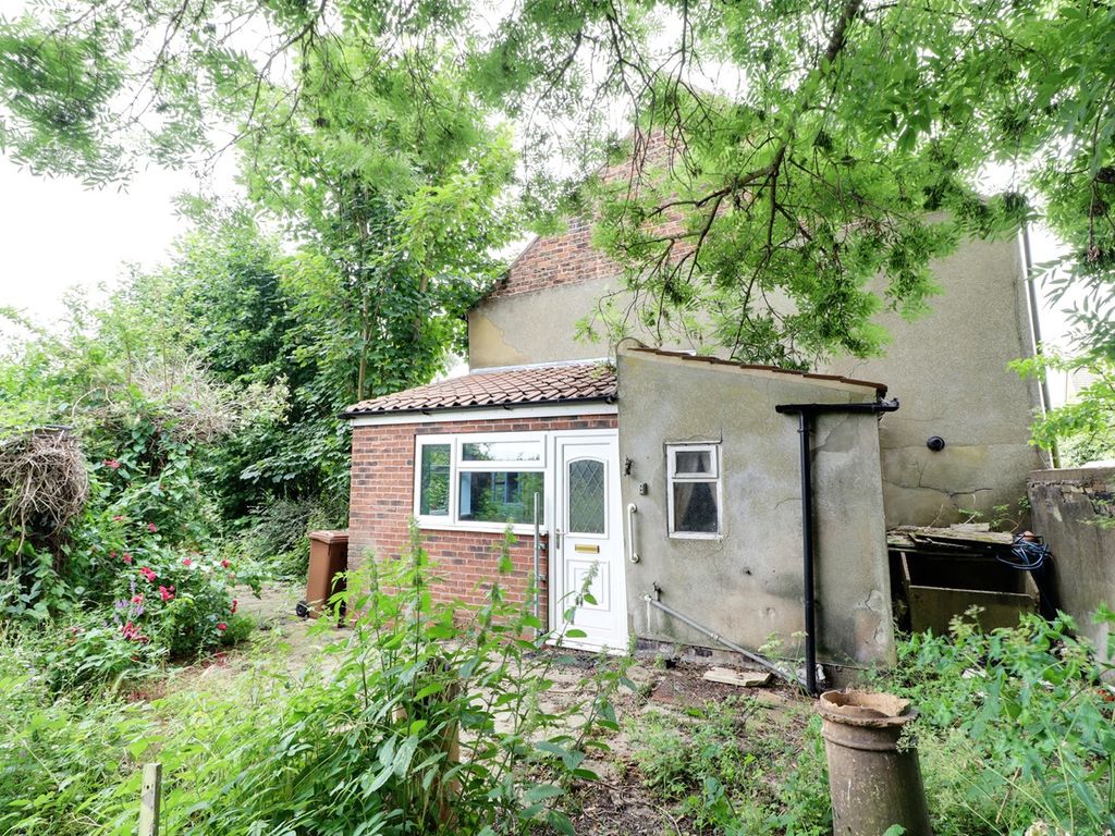 3 bed semi-detached house for sale in Silversides Lane, Scawby Brook DN20, £70,000