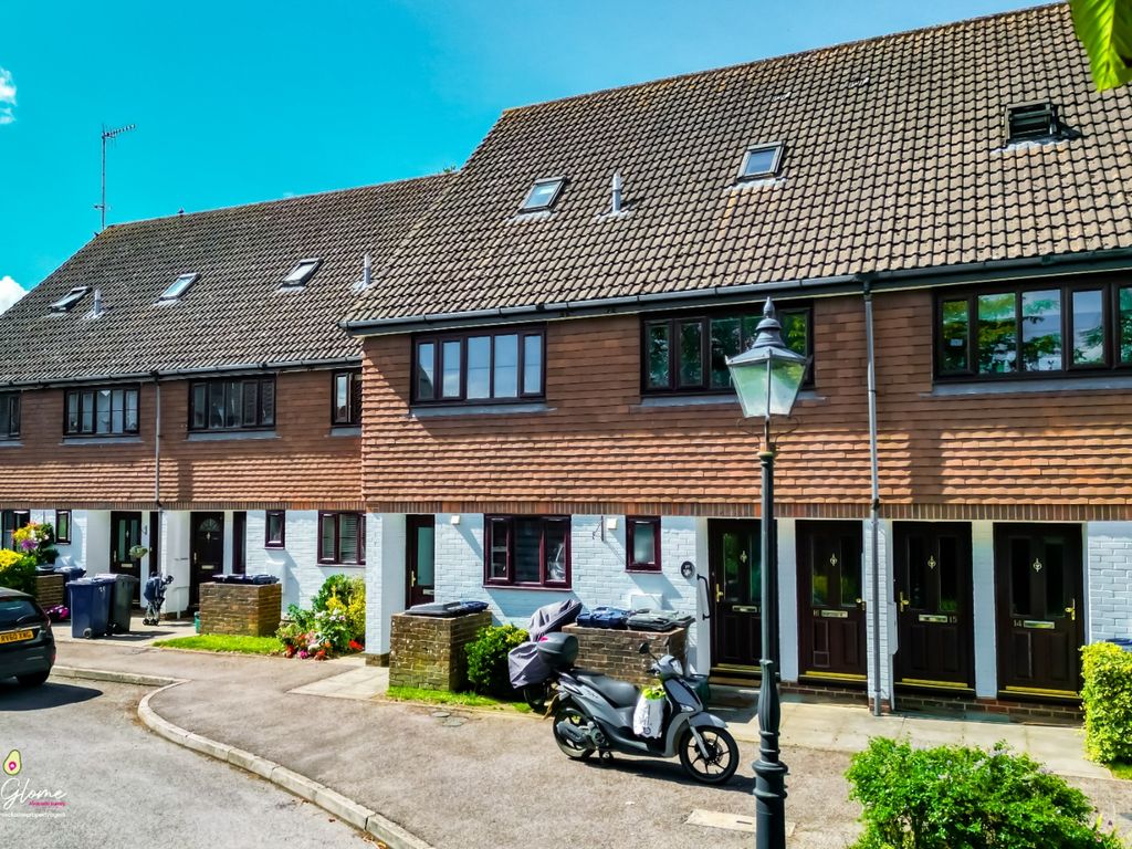 1 bed maisonette for sale in John Wiskar Drive, Cranleigh, Surrey GU6, £215,000