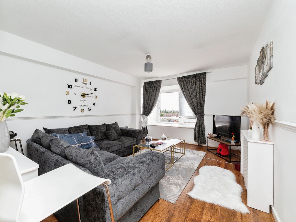 1 bed flat for sale in John Burns Drive, Barking IG11, £165,000