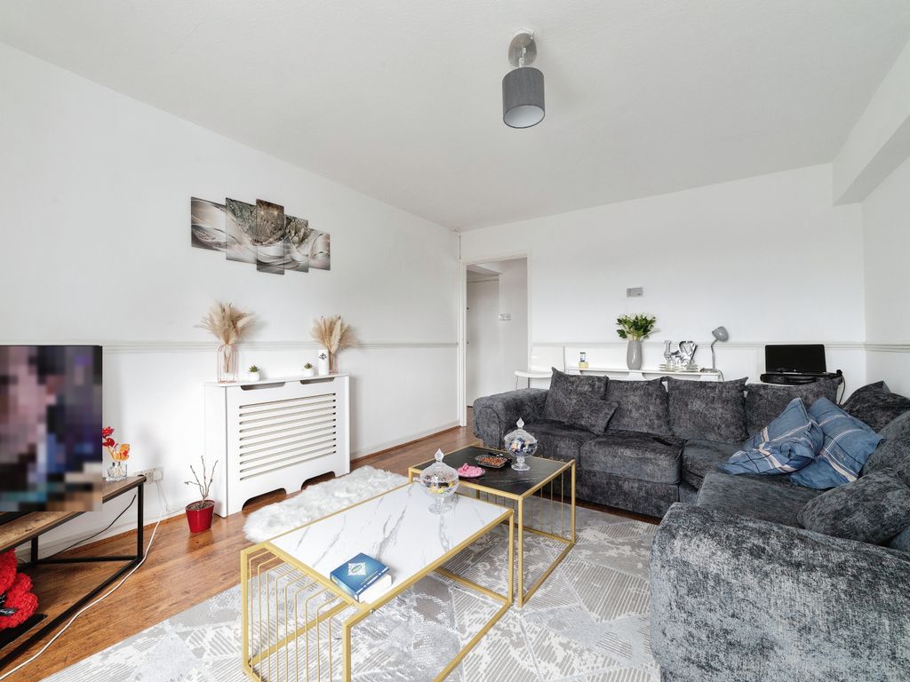 1 bed flat for sale in John Burns Drive, Barking IG11, £165,000
