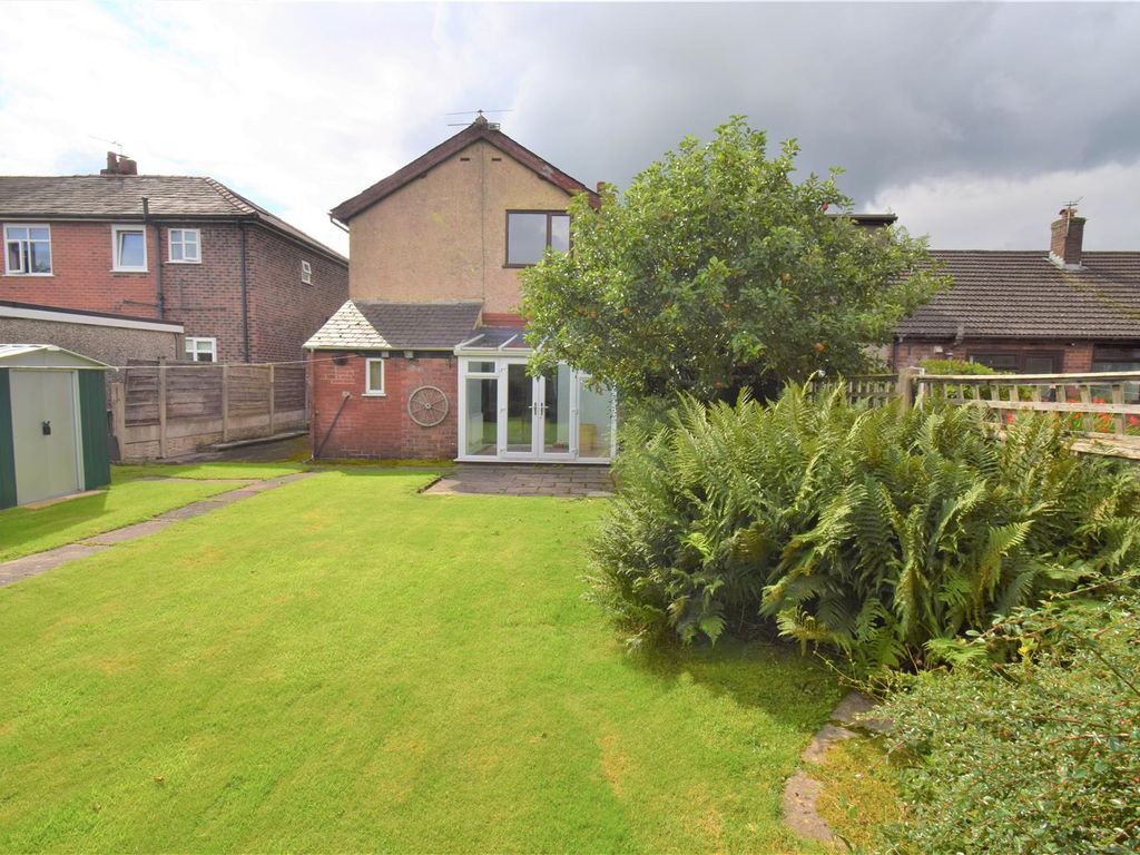 3 bed detached house for sale in Bolton Road, Westhoughton, Bolton BL5, £259,995