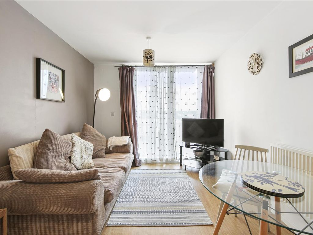 1 bed flat for sale in Seagull Lane, London E16, £68,750