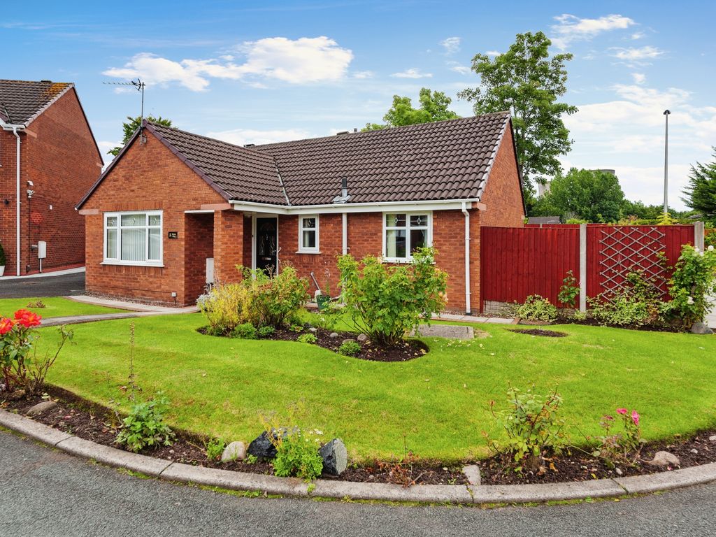 2 bed bungalow for sale in Shelton Close, Widnes WA8, £275,000