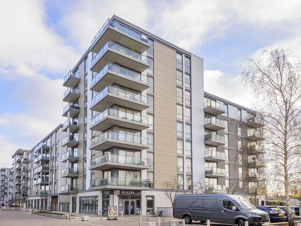 1 bed flat for sale in Ealing Road, Brentford TW8, £285,000