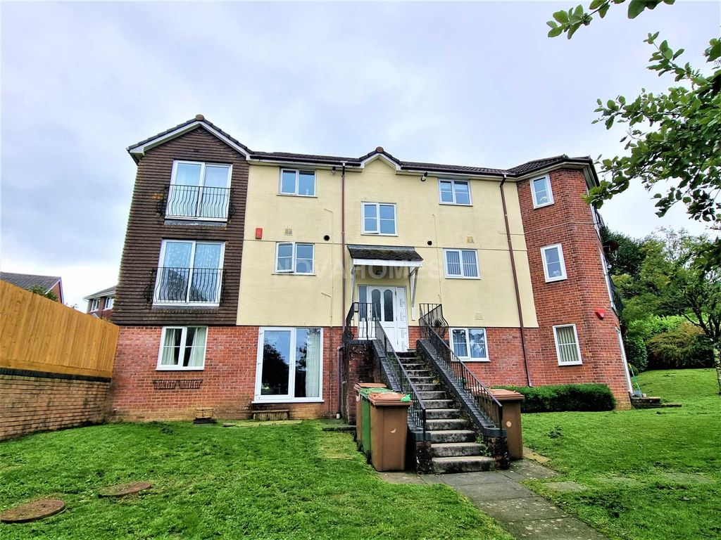 2 bed flat for sale in Holne Chase, Widewell PL6, £140,000