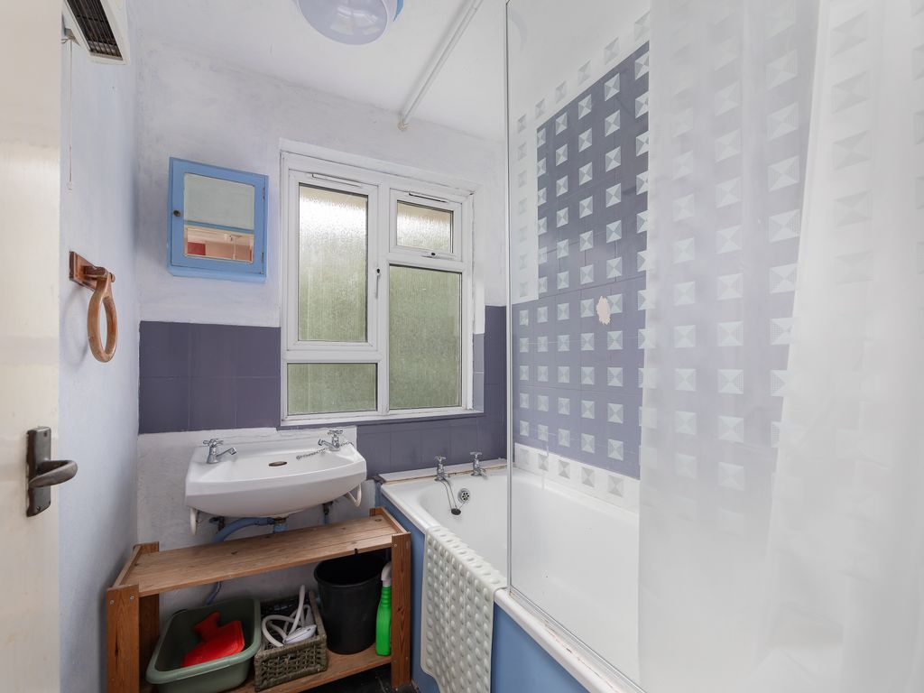 2 bed maisonette for sale in Snow Hill, Bath BA1, £200,000
