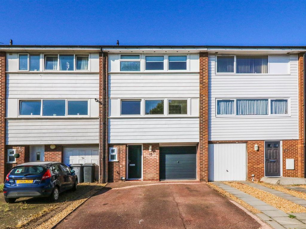 3 bed town house for sale in Fielden Way, Newmarket CB8, £265,000