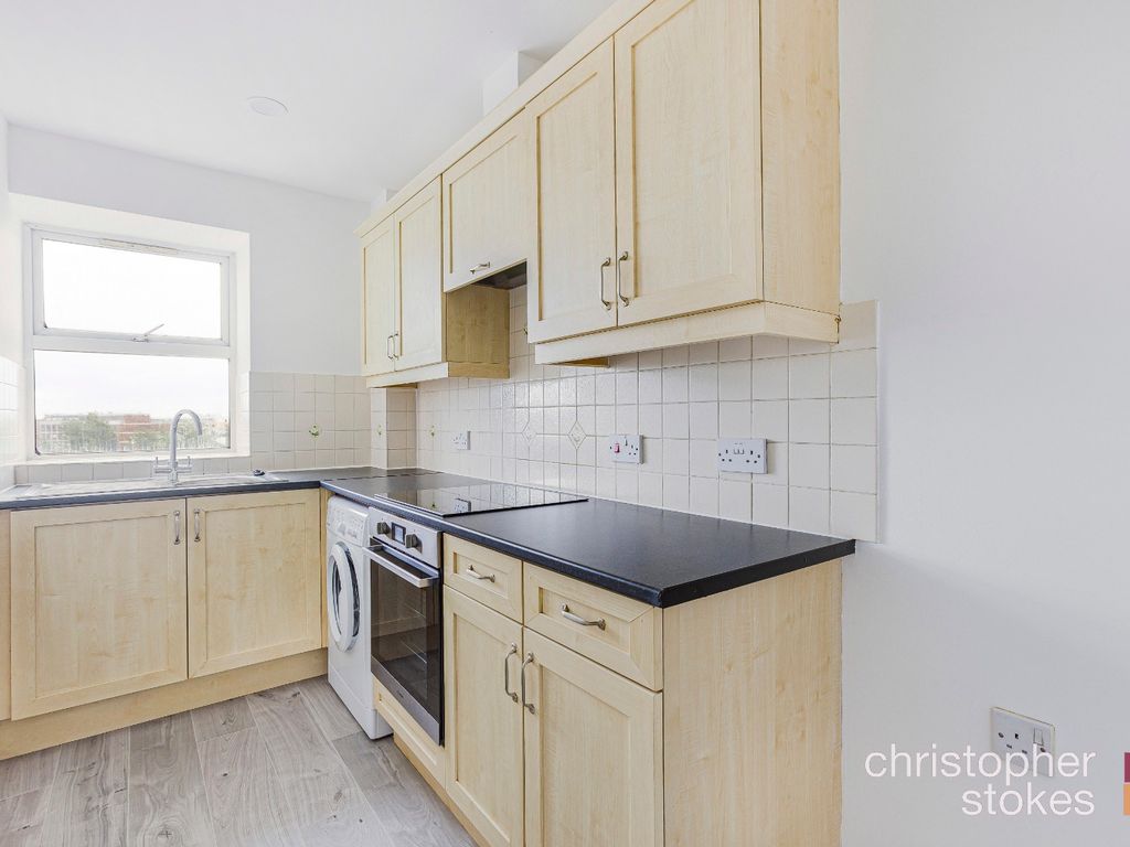 2 bed flat for sale in Trinity House, Trinity Lane, Waltham Cross EN8, £260,000