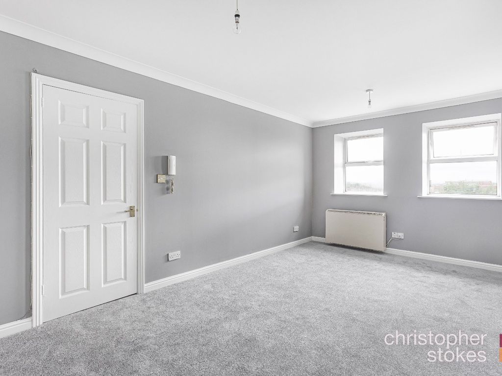 2 bed flat for sale in Trinity House, Trinity Lane, Waltham Cross EN8, £260,000
